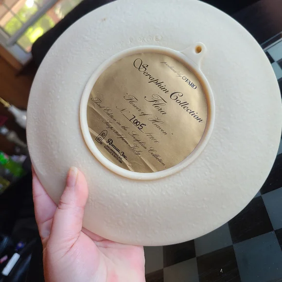 Versace Angelic Plate with Gold and Cream Accents - Picture 7 of 8